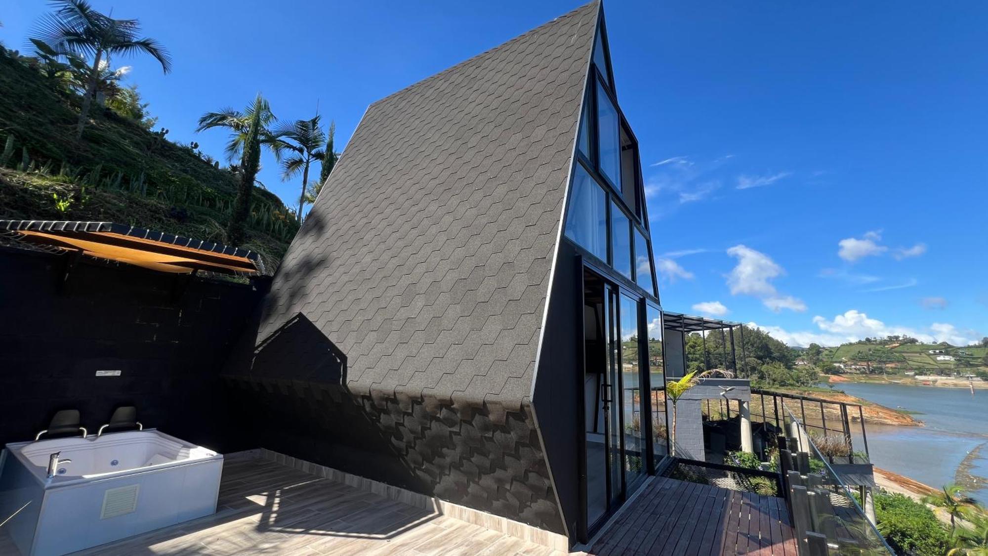 Viajero Guatape Hostel & Lake Club Екстериор снимка