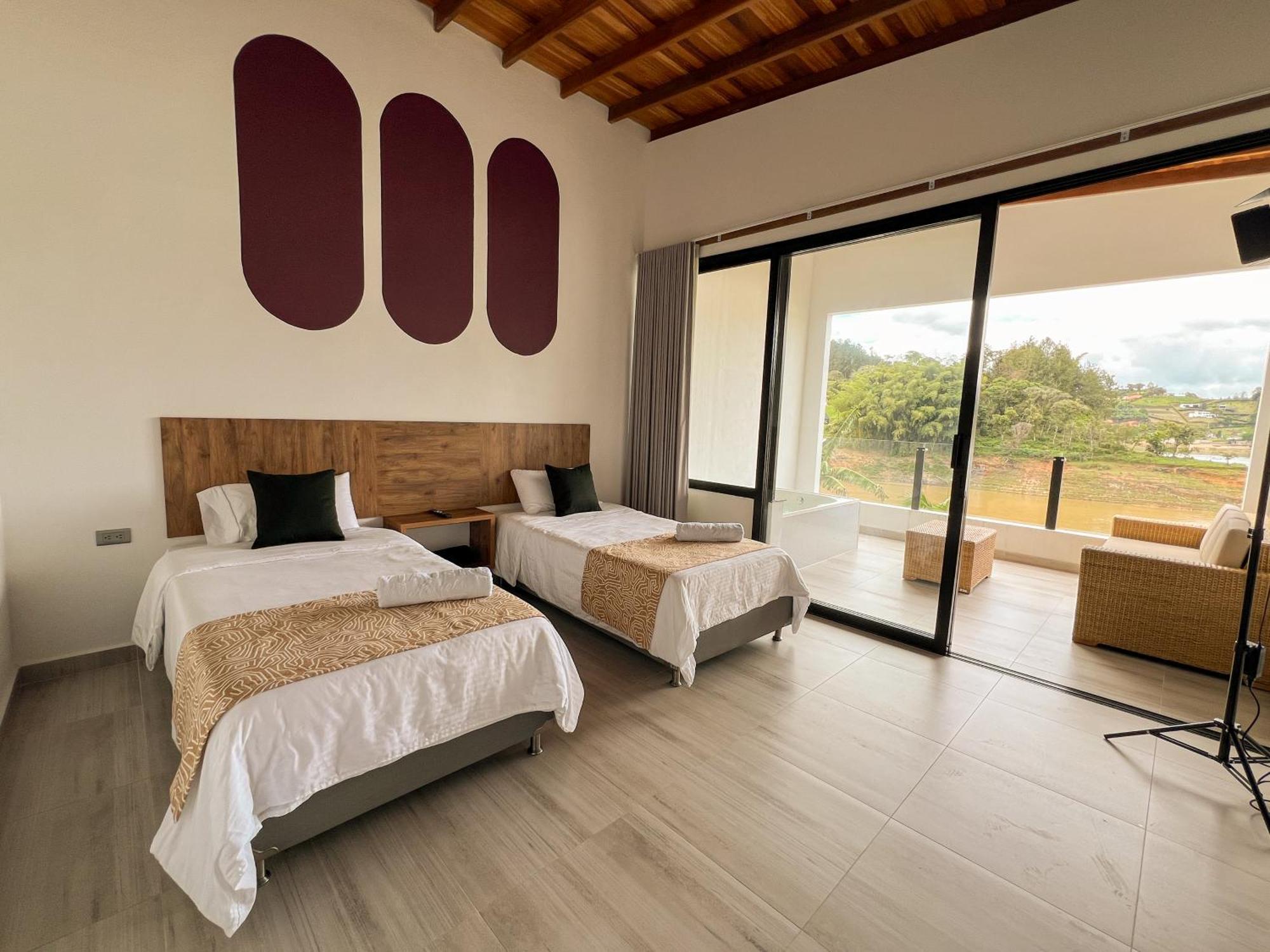 Viajero Guatape Hostel & Lake Club Екстериор снимка