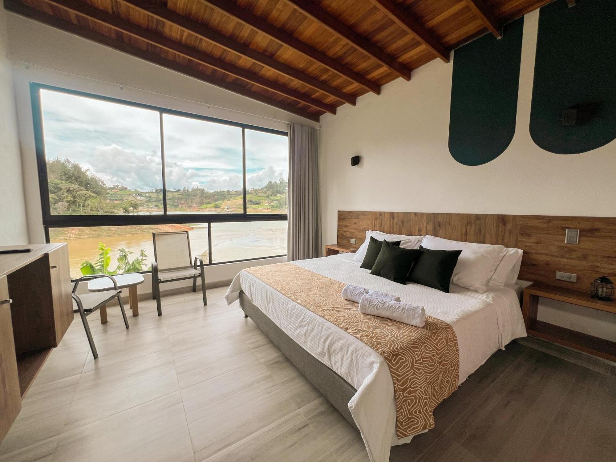 Viajero Guatape Hostel & Lake Club Екстериор снимка