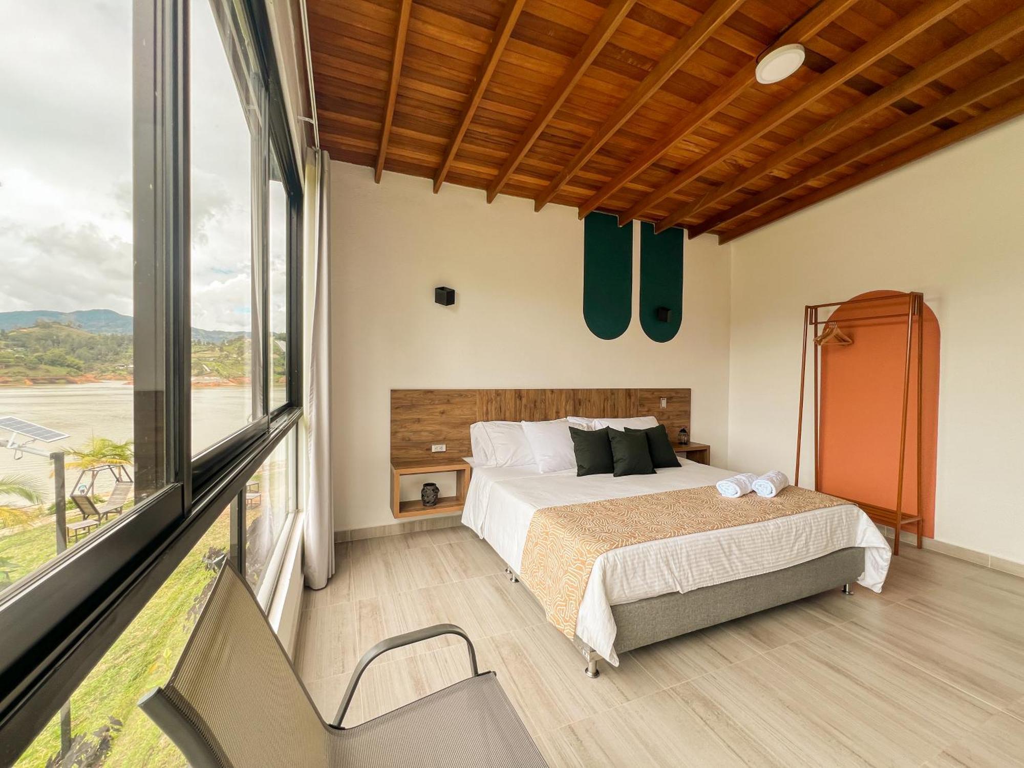 Viajero Guatape Hostel & Lake Club Екстериор снимка