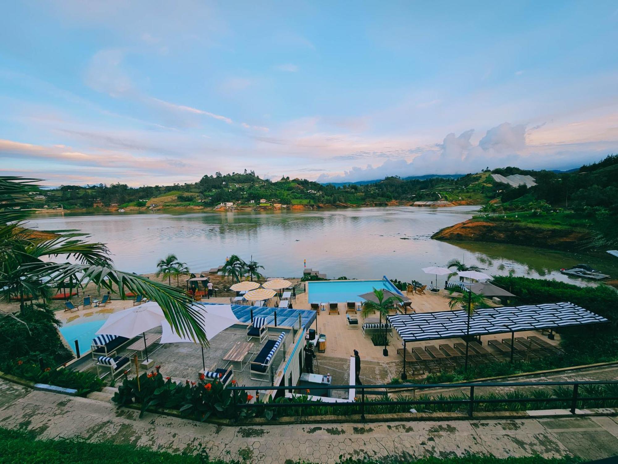 Viajero Guatape Hostel & Lake Club Екстериор снимка