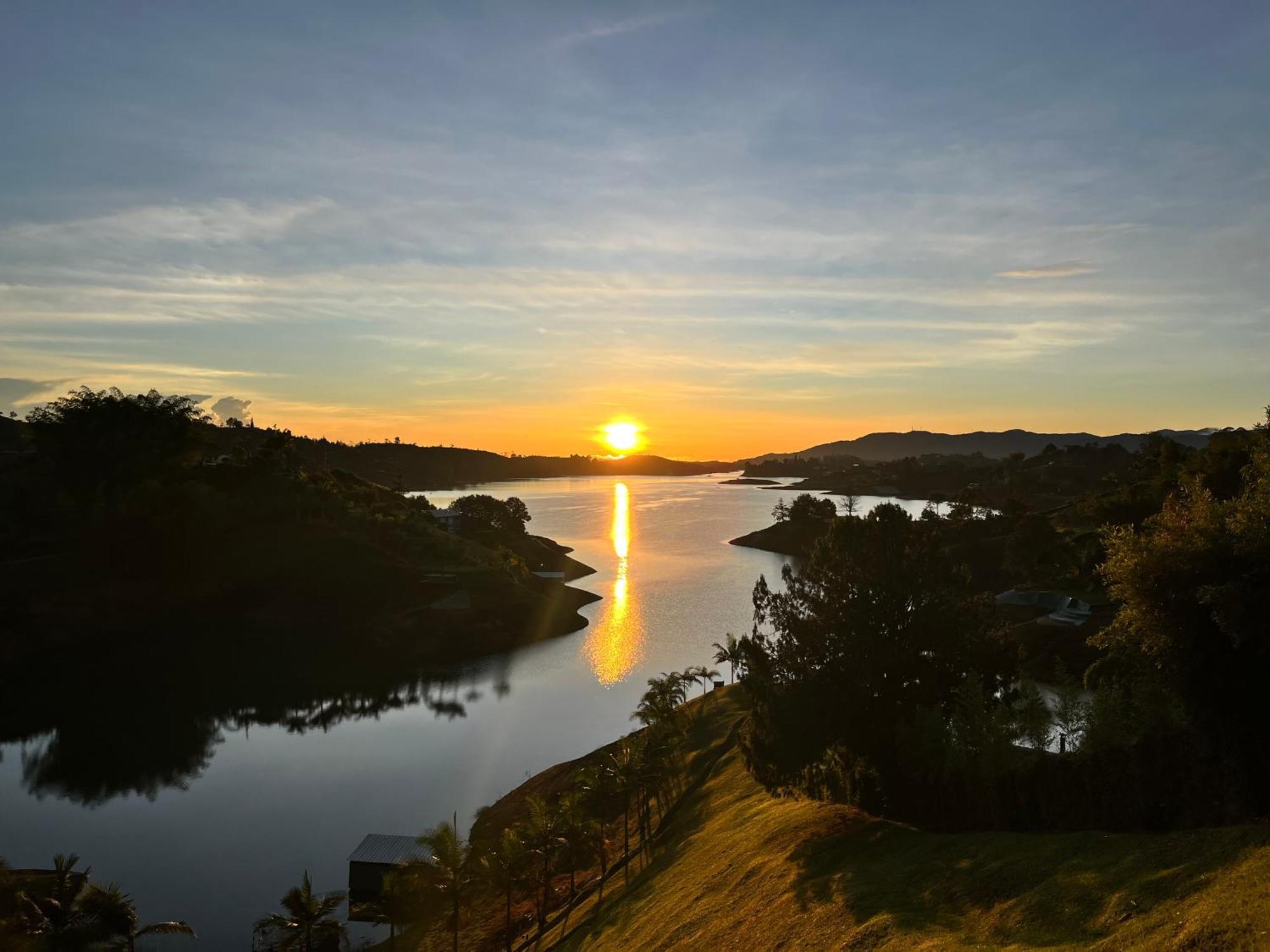 Viajero Guatape Hostel & Lake Club Екстериор снимка