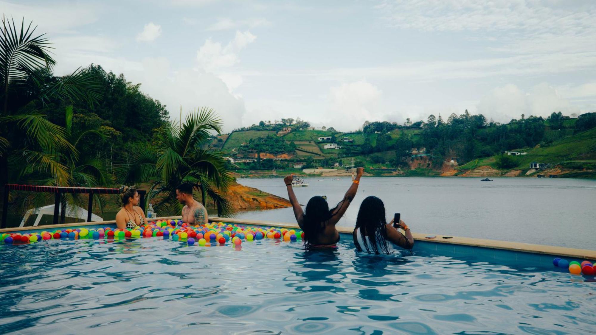 Viajero Guatape Hostel & Lake Club Екстериор снимка