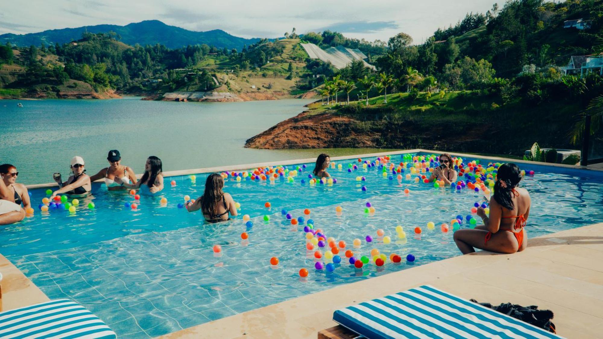 Viajero Guatape Hostel & Lake Club Екстериор снимка