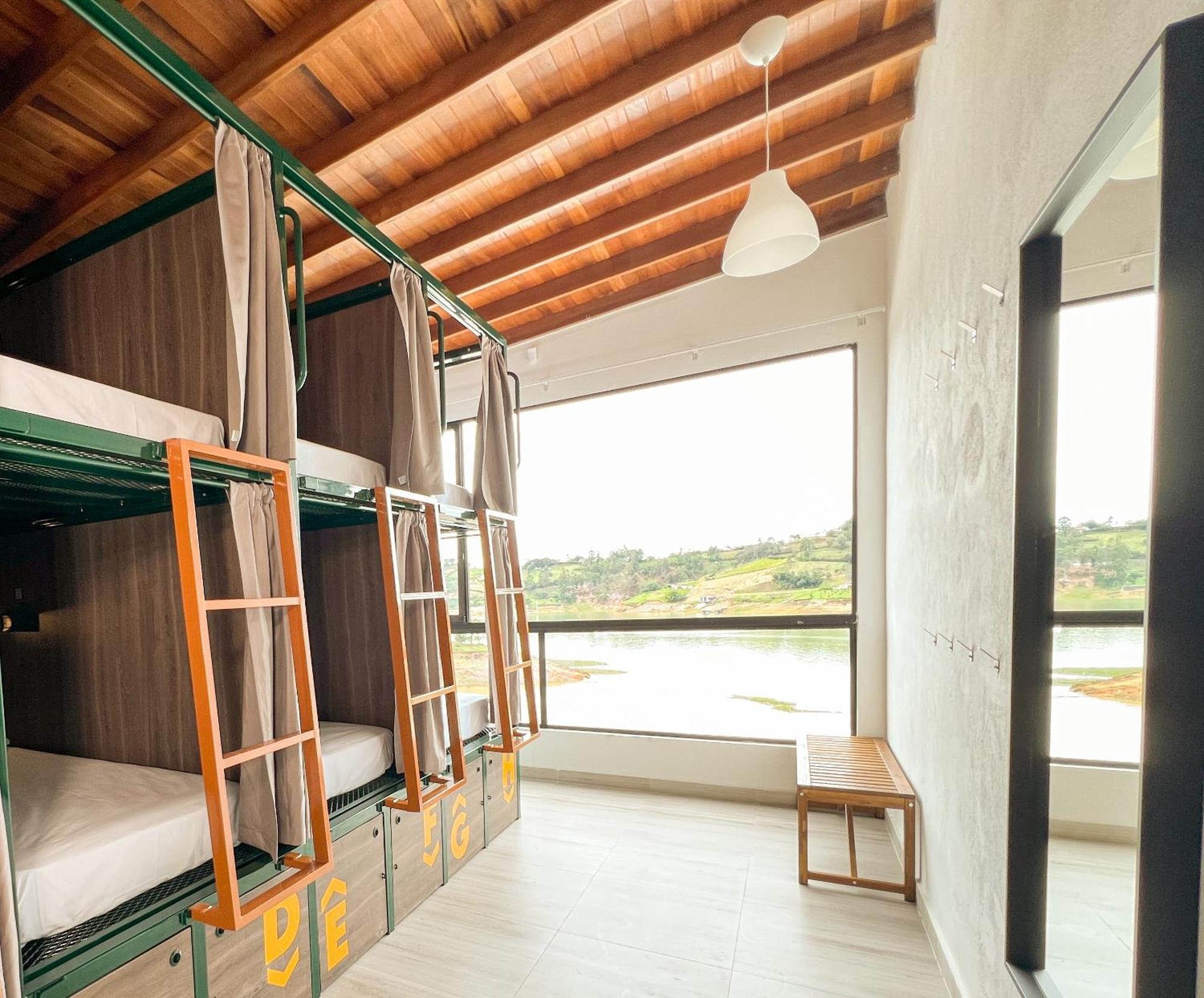 Viajero Guatape Hostel & Lake Club Екстериор снимка
